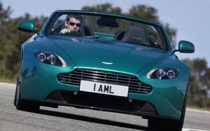 Preview wallpaper aston martin, v8, vantage, 2011, green, front view, cars, asphalt