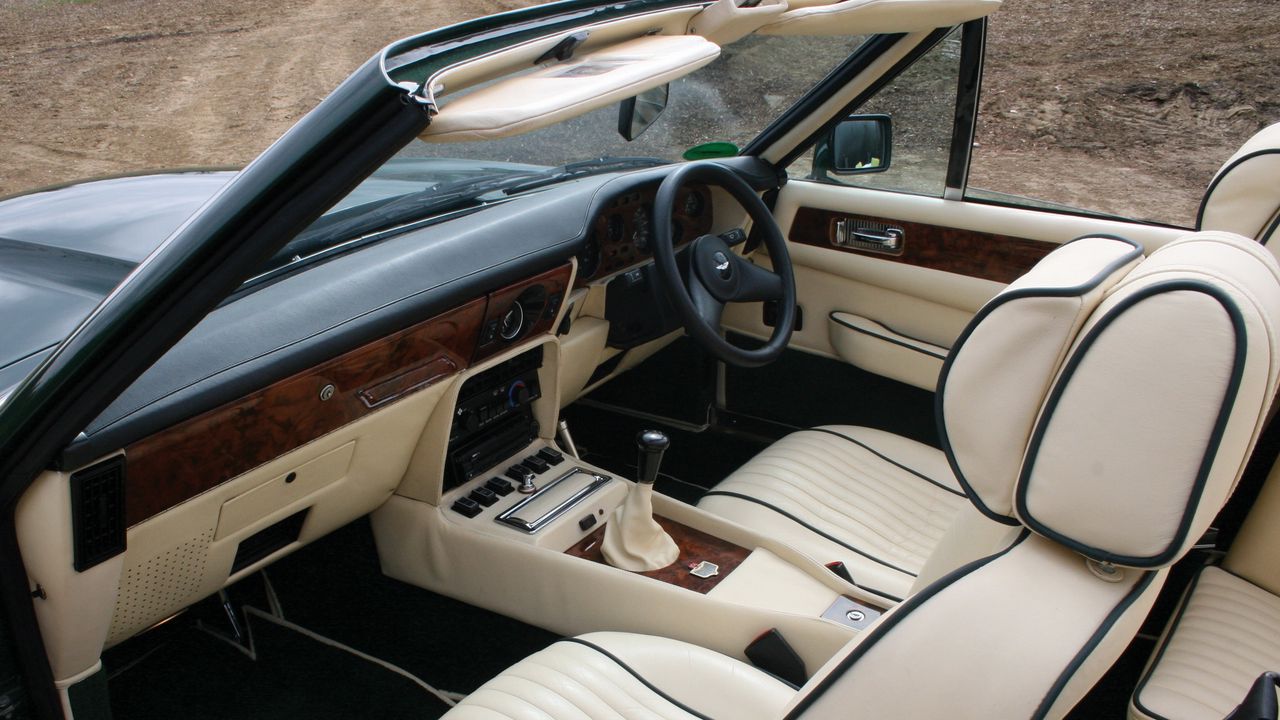 Wallpaper aston martin, v8, vantage, 1987, beige, salon interior, steering wheel