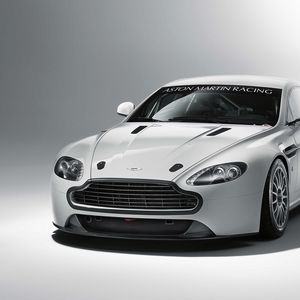 Preview wallpaper aston martin, v8, vantage, 2010, white, front view, style, auto