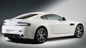 Preview wallpaper aston martin, v8, vantage, 2010, white, side view, auto