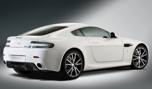 Preview wallpaper aston martin, v8, vantage, 2010, white, side view, auto