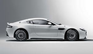 Preview wallpaper aston martin, v8, vantage, 2010, white, side view, style