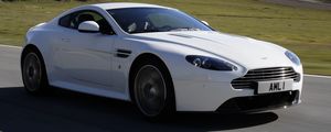 Preview wallpaper aston martin, v8, vantage, 2011, white, side view, speed, mountain