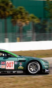 Preview wallpaper aston martin, v8, vantage, 2009, green, side view, sports, speed