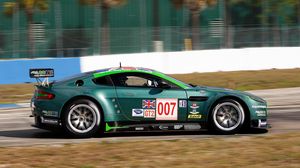 Preview wallpaper aston martin, v8, vantage, 2009, green, side view, sports, speed
