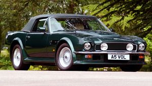 Preview wallpaper aston martin, v8, vantage, 1984, green, front view, retro, auto