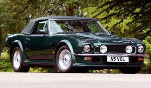 Preview wallpaper aston martin, v8, vantage, 1984, green, front view, retro, auto