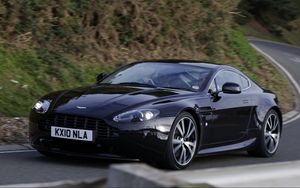 Preview wallpaper aston martin, v8, vantage, 2010, black, side view, style, nature