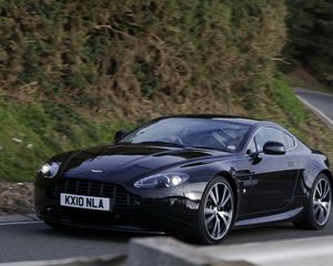 Preview wallpaper aston martin, v8, vantage, 2010, black, side view, style, nature