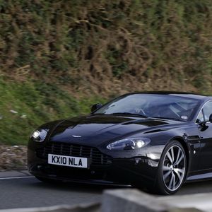 Preview wallpaper aston martin, v8, vantage, 2010, black, side view, style, nature