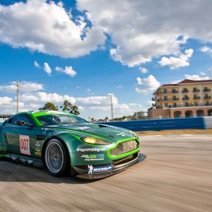 Preview wallpaper aston martin, v8, vantage, 2009, green, side view, sport, speed