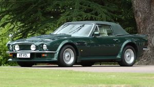 Preview wallpaper aston martin, v8, vantage, 1984, green, side view, car, retro