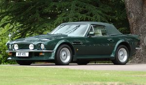 Preview wallpaper aston martin, v8, vantage, 1984, green, side view, car, retro