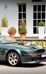 Preview wallpaper aston martin, v8, vantage, 1993, green, side view, style, house