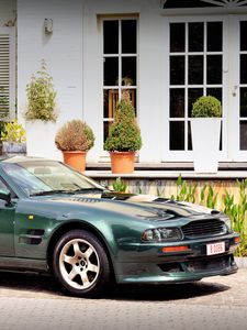 Preview wallpaper aston martin, v8, vantage, 1993, green, side view, style, house