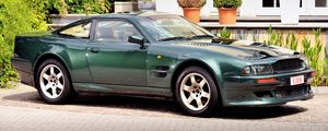 Preview wallpaper aston martin, v8, vantage, 1993, green, side view, style, house