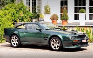 Preview wallpaper aston martin, v8, vantage, 1993, green, side view, style, house