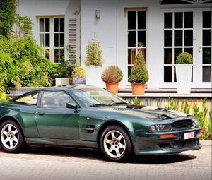 Preview wallpaper aston martin, v8, vantage, 1993, green, side view, style, house