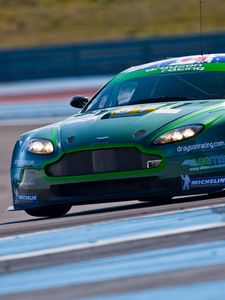 Preview wallpaper aston martin, v8, vantage, 2009, green, front view, cars, sports