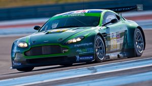 Preview wallpaper aston martin, v8, vantage, 2009, green, front view, cars, sports