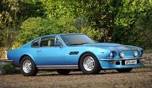 Preview wallpaper aston martin, v8, vantage, 1977, blue, side view, cars, trees
