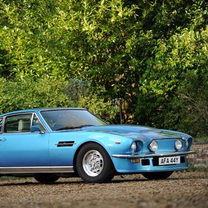 Preview wallpaper aston martin, v8, vantage, 1977, blue, side view, cars, trees