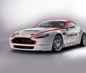 Preview wallpaper aston martin, v8, vantage, 2008, white, front view, style, sports