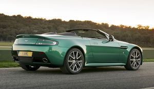 Preview wallpaper aston martin, v8, vantage, 2011, green, side view, cars, nature