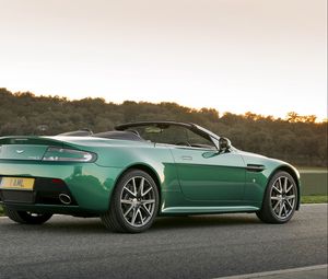 Preview wallpaper aston martin, v8, vantage, 2011, green, side view, cars, nature