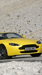 Preview wallpaper aston martin, v8, vantage, 2006, yellow, side view, auto