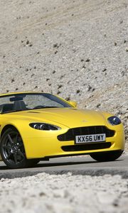 Preview wallpaper aston martin, v8, vantage, 2006, yellow, side view, auto