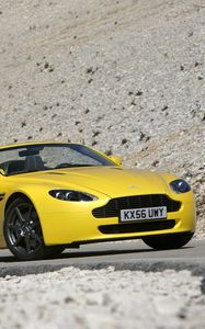 Preview wallpaper aston martin, v8, vantage, 2006, yellow, side view, auto