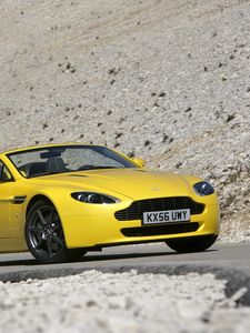 Preview wallpaper aston martin, v8, vantage, 2006, yellow, side view, auto