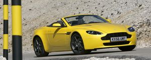 Preview wallpaper aston martin, v8, vantage, 2006, yellow, side view, auto