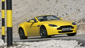 Preview wallpaper aston martin, v8, vantage, 2006, yellow, side view, auto