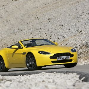 Preview wallpaper aston martin, v8, vantage, 2006, yellow, side view, auto