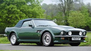 Preview wallpaper aston martin, v8, vantage, 1984, green, side view, style, retro, trees