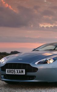 Preview wallpaper aston martin, v8, vantage, 2005, blue, front view, style, sky