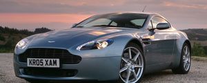 Preview wallpaper aston martin, v8, vantage, 2005, blue, front view, style, sky