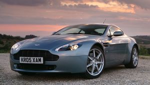 Preview wallpaper aston martin, v8, vantage, 2005, blue, front view, style, sky