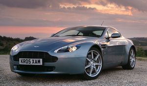 Preview wallpaper aston martin, v8, vantage, 2005, blue, front view, style, sky