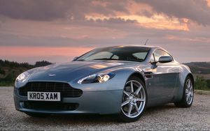 Preview wallpaper aston martin, v8, vantage, 2005, blue, front view, style, sky