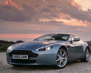 Preview wallpaper aston martin, v8, vantage, 2005, blue, front view, style, sky