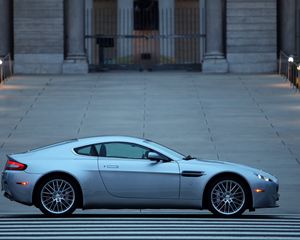 Preview wallpaper aston martin, v8, vantage, 2008, blue, side view, auto