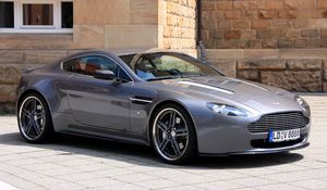 Preview wallpaper aston martin, v8, vantage, 2009, gray, side view, cabriolet, style, building
