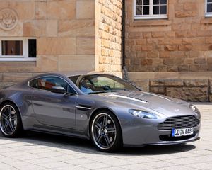 Preview wallpaper aston martin, v8, vantage, 2009, gray, side view, cabriolet, style, building