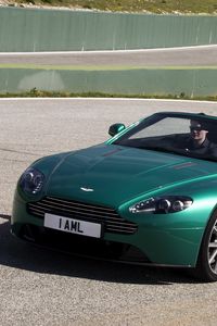 Preview wallpaper aston martin, v8, vantage, 2011, green, front view, style, asphalt