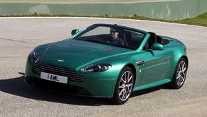 Preview wallpaper aston martin, v8, vantage, 2011, green, front view, style, asphalt