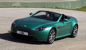 Preview wallpaper aston martin, v8, vantage, 2011, green, front view, style, asphalt