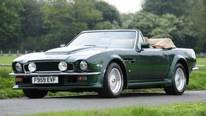 Preview wallpaper aston martin, v8, vantage, 1984, green, side view, cabriolet, trees